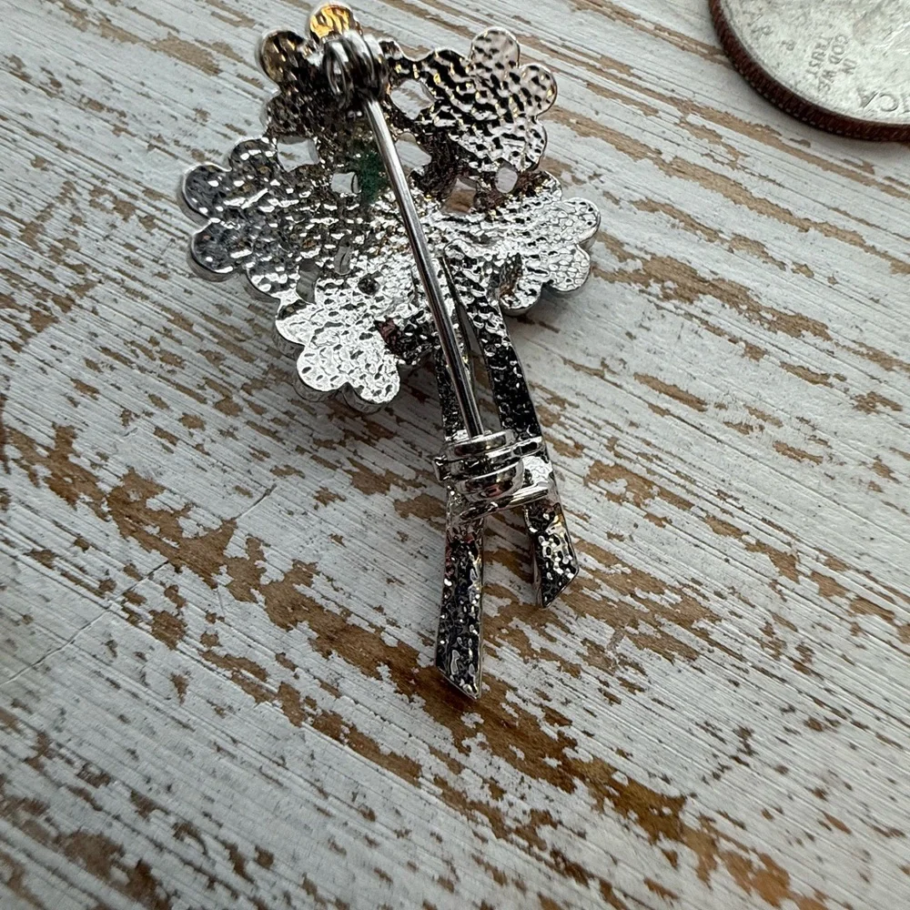 Floral‎ Crystal Brooch in Silver tone
